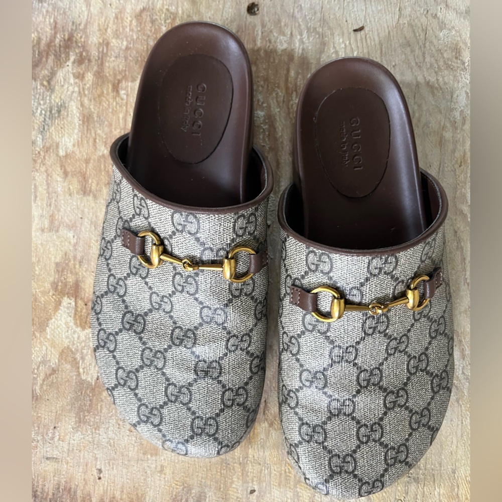 Barely worn Gucci GG Supreme Horsebit slide mules, size 39
